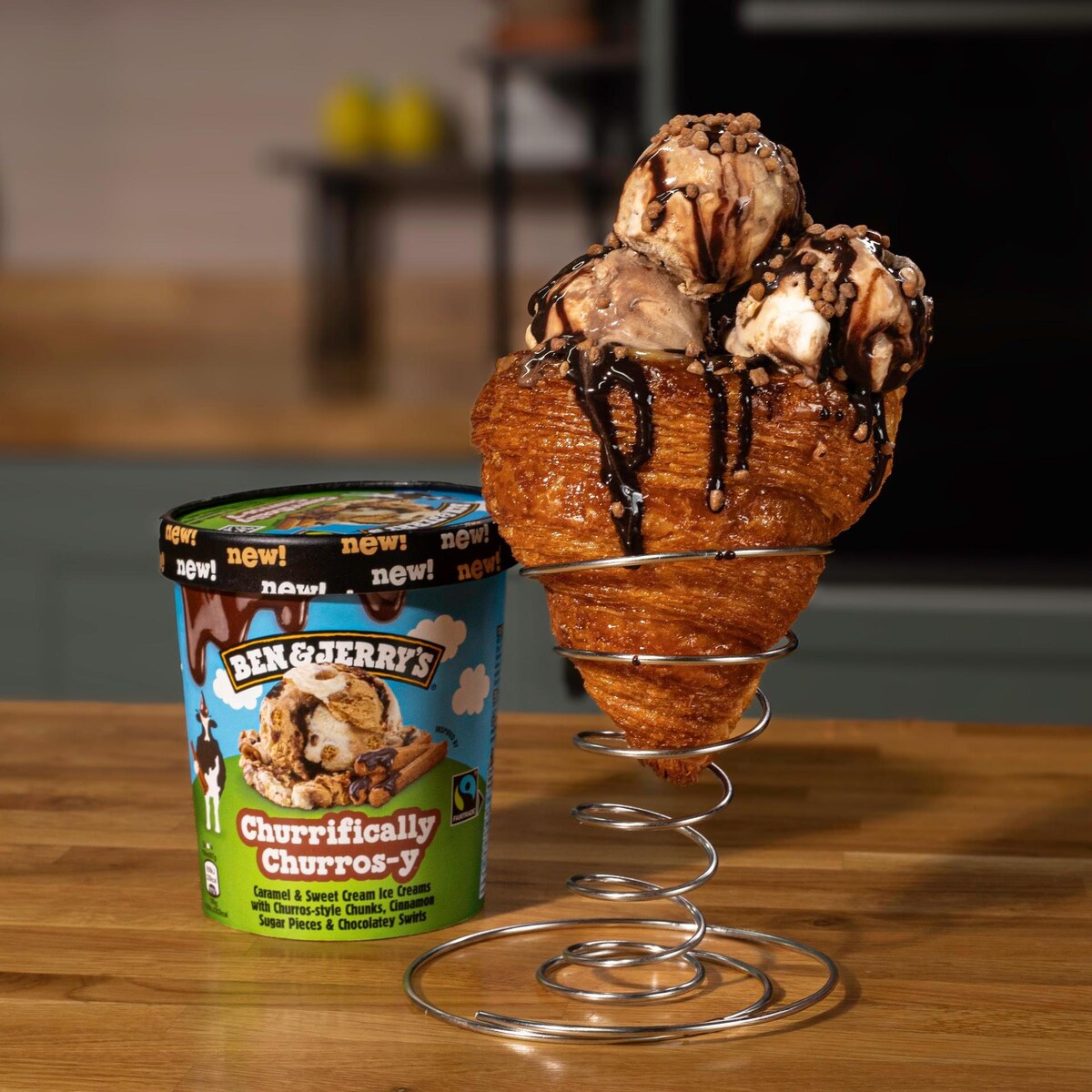 Honigbutter-Croissant-Cones: Knusprig, herrlich klebrig & mit Eis gefüllt